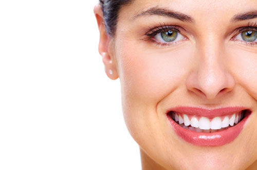 Brighten Your Smile Naturally This Season